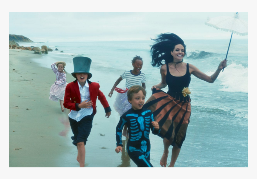 Tras El Escándalo Por Sus 37 Kilos, Angelina Jolie - Brad Pitt Angelina Jolie Vogue, HD Png Download