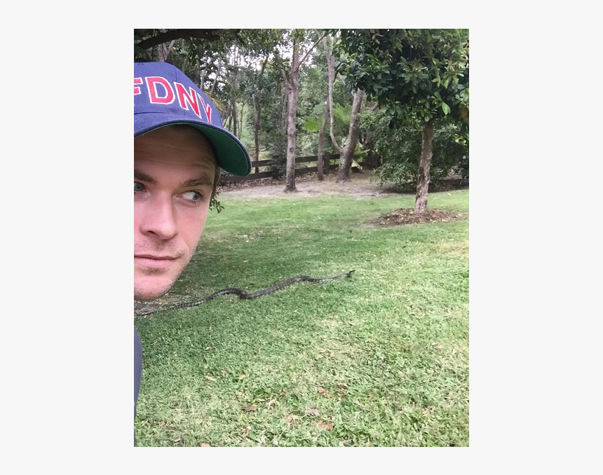 Chris Hemsworth And Snakes, HD Png Download