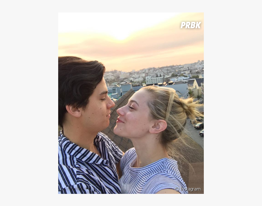 Lili Reinhart Et Cole Sprouse En Couple, HD Png Download