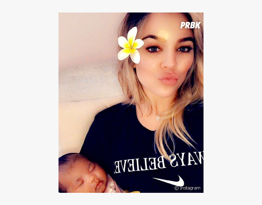 Khloé Kardashian - Khloe Kardashian With Newborn Baby, HD Png Download