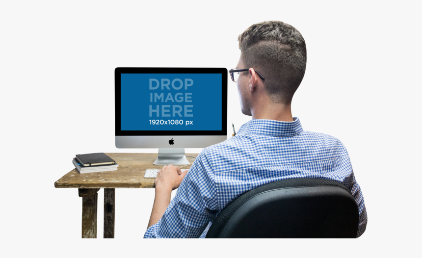Imac Png Mockup Of A Man Working At His Desk - Man At The Computer Png, Transparent Png