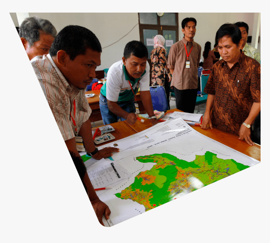 Men Reviewing Map, HD Png Download