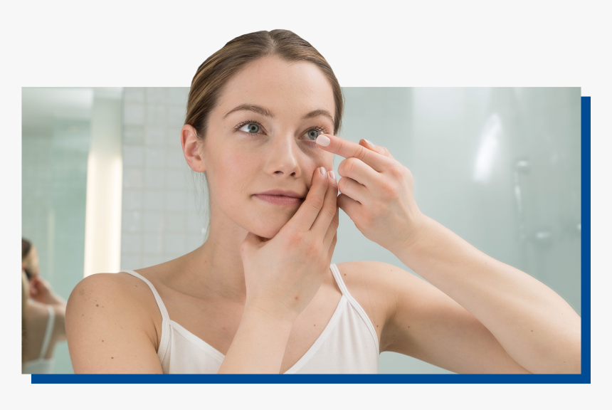 Woman Putting Contacts In - Contact Lens, HD Png Download
