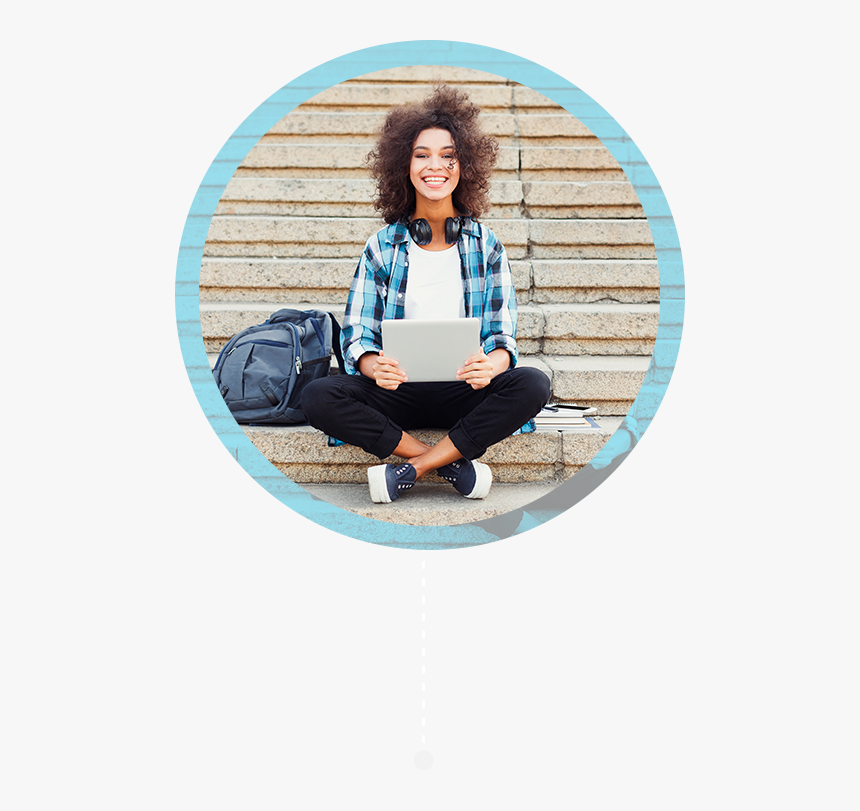 Mulher Realizando Teste De Nível De Inglês Online Pelo - Sitting, HD Png Download