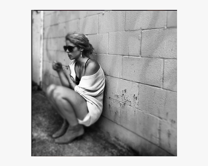 Emily Bett Smoking, HD Png Download
